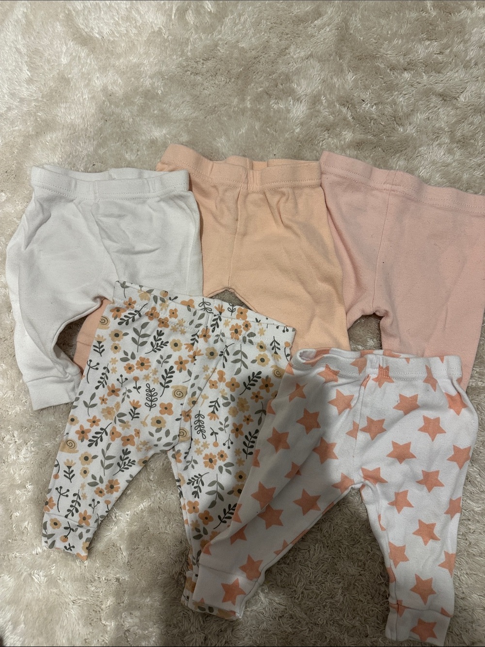 Set of 5 pants in pastel pinks, white, floral and star pattern.
Perfect conditio